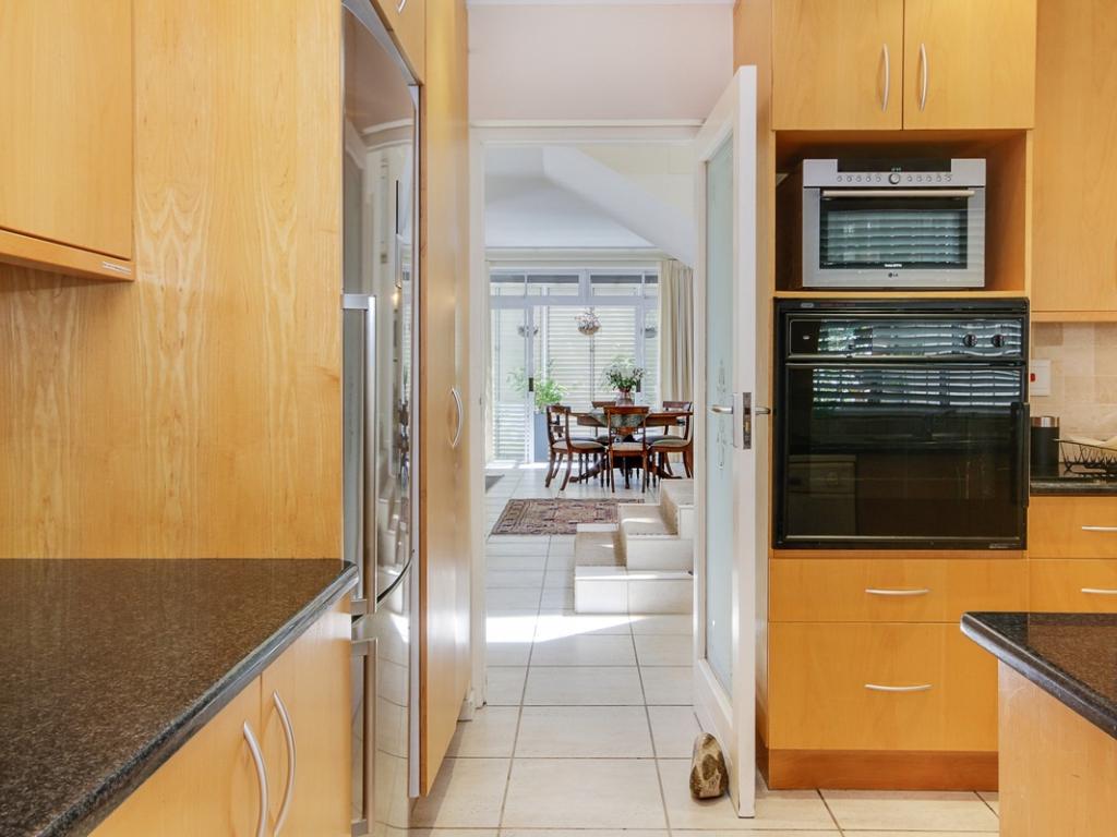 Photo 12 of 4 Ave Charmante accommodation in Bantry Bay, Cape Town with 2 bedrooms and 2 bathrooms