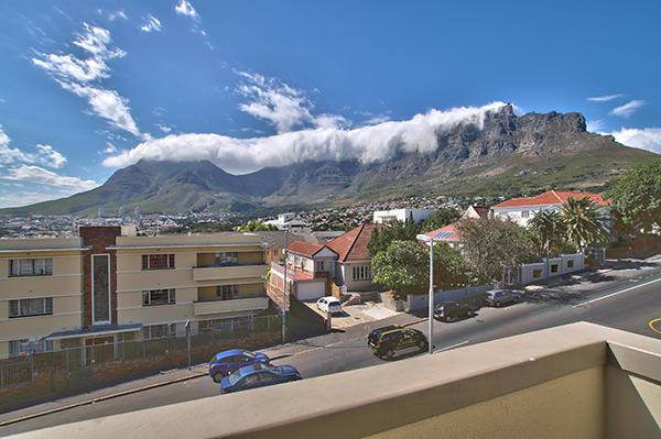 Photo 1 of 4 Linda Apartment accommodation in Tamboerskloof, Cape Town with 2 bedrooms and 1 bathrooms