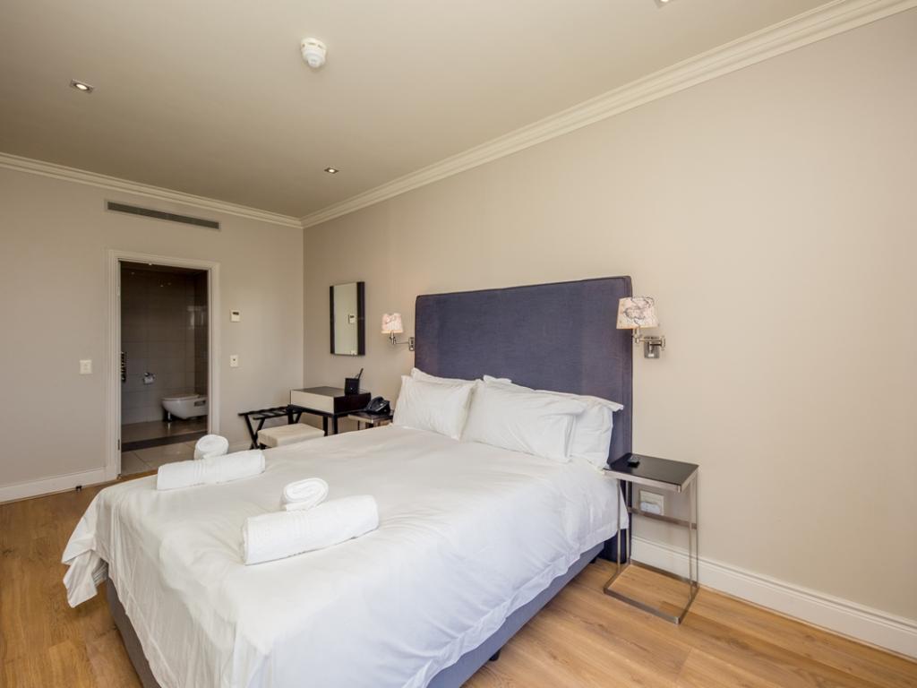 Photo 5 of 407 Royale accommodation in Green Point, Cape Town with 3 bedrooms and 3 bathrooms