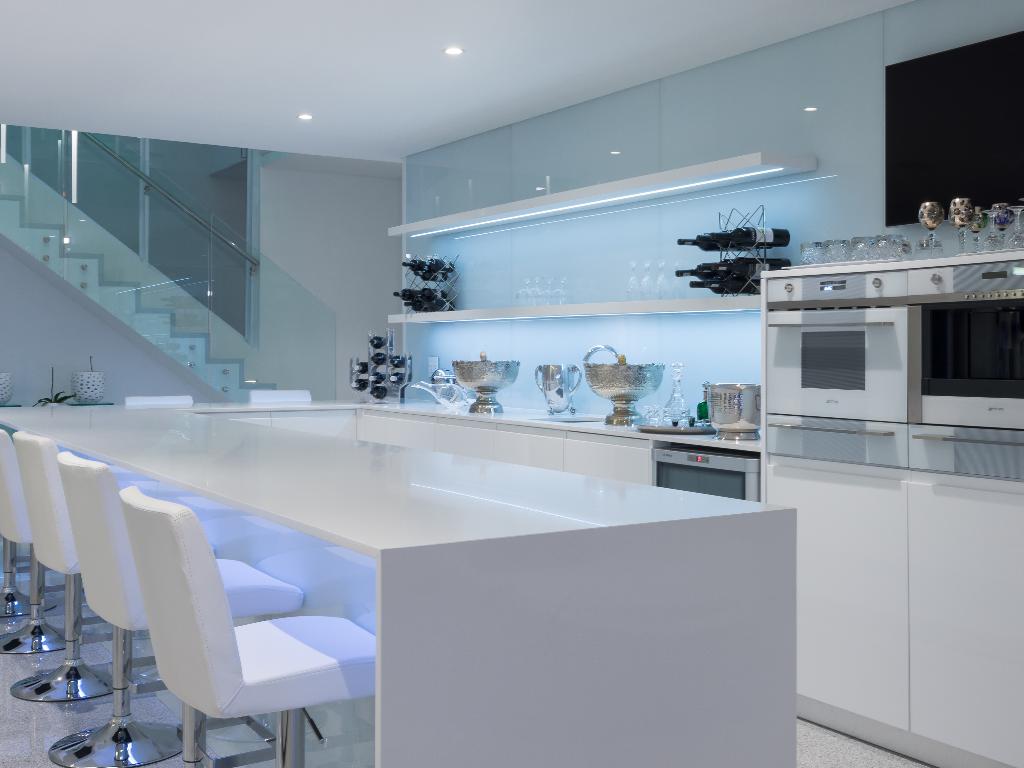 Photo 6 of Casa Camps Bay Drive accommodation in Camps Bay, Cape Town with 6 bedrooms and 6 bathrooms
