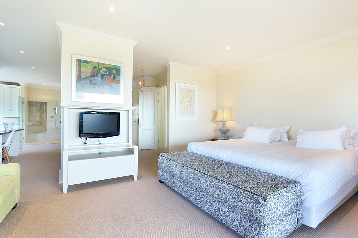 Photo 16 of 5 Star Constantia accommodation in Constantia, Cape Town with 6 bedrooms and 6.5 bathrooms