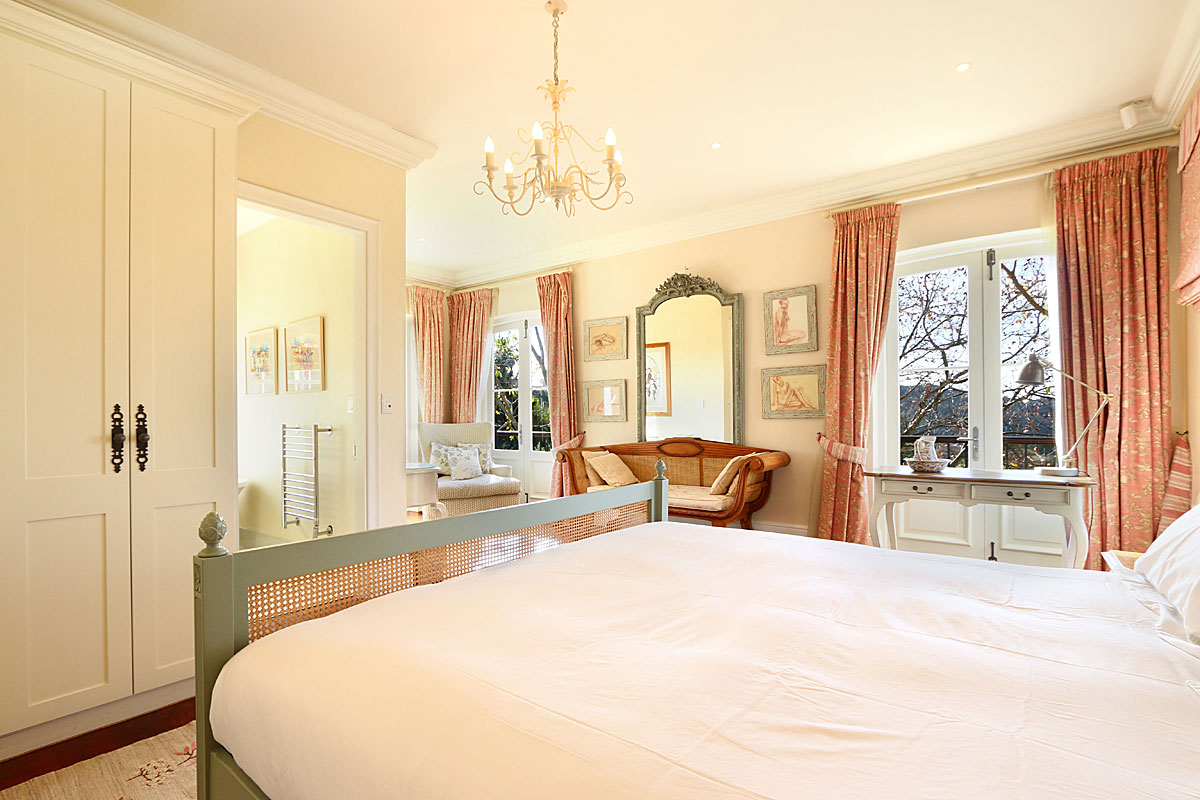 Photo 10 of 5 Star Constantia accommodation in Constantia, Cape Town with 6 bedrooms and 6.5 bathrooms
