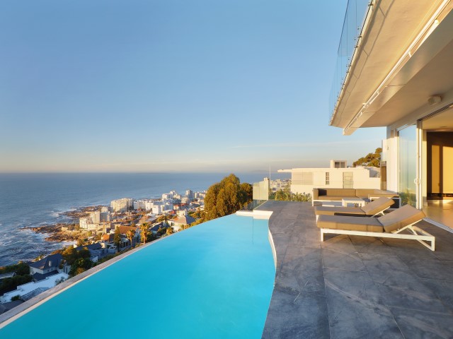 Photo 3 of 50 de Wet Villa accommodation in Bantry Bay, Cape Town with 6 bedrooms and 6.5 bathrooms