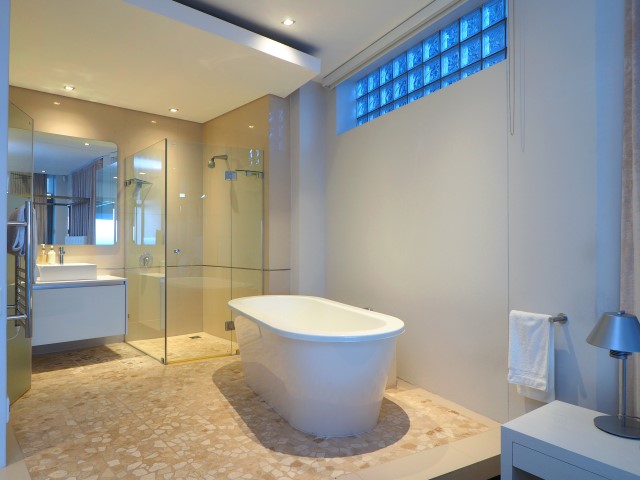 Photo 25 of 50 de Wet Villa accommodation in Bantry Bay, Cape Town with 6 bedrooms and 6.5 bathrooms