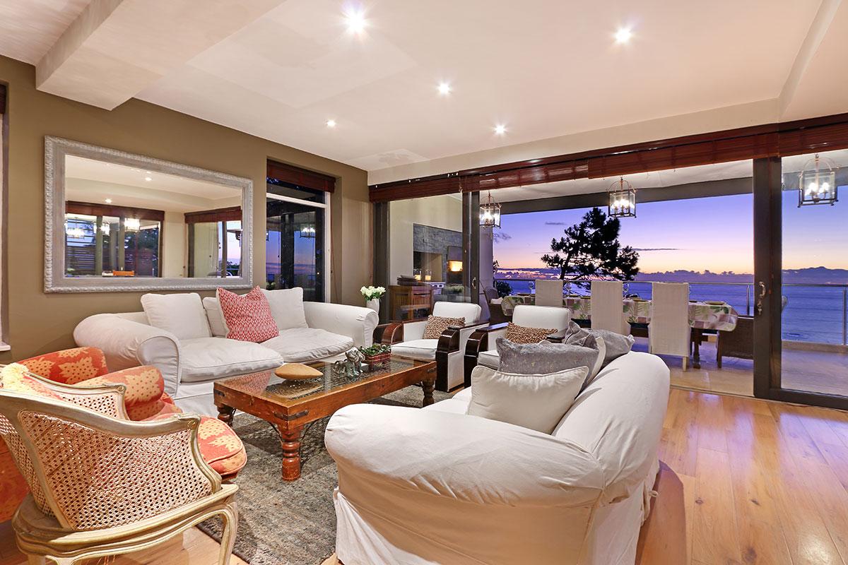 Photo 12 of 50 on Hely accommodation in Camps Bay, Cape Town with 6 bedrooms and 3 bathrooms