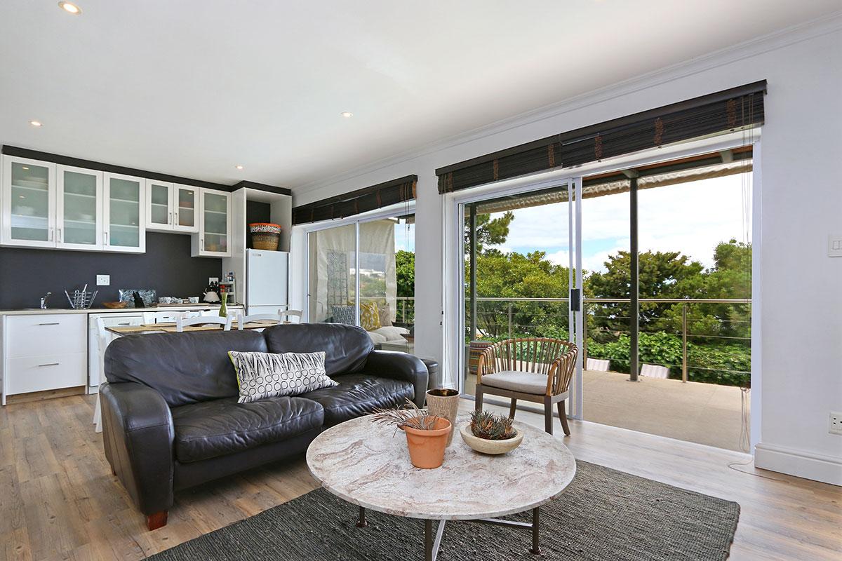 Photo 20 of 50 on Hely accommodation in Camps Bay, Cape Town with 6 bedrooms and 3 bathrooms