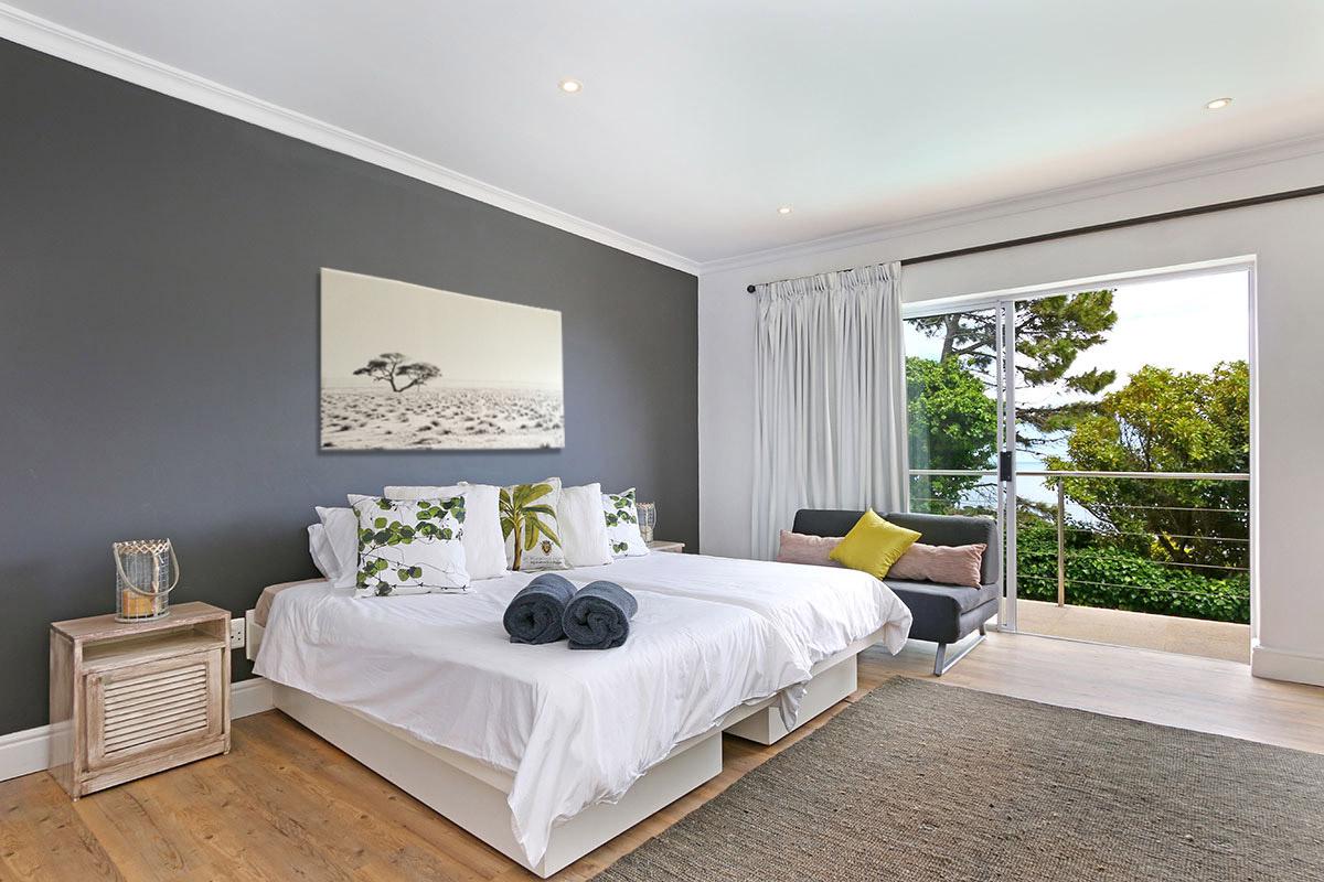 Photo 22 of 50 on Hely accommodation in Camps Bay, Cape Town with 6 bedrooms and 3 bathrooms