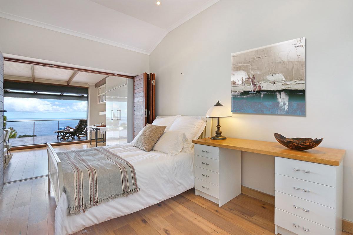 Photo 10 of 50 on Hely accommodation in Camps Bay, Cape Town with 6 bedrooms and 3 bathrooms