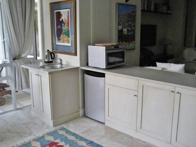 Photo 8 of 63 Llandudno Road accommodation in Llandudno, Cape Town with 2 bedrooms and 1.5 bathrooms