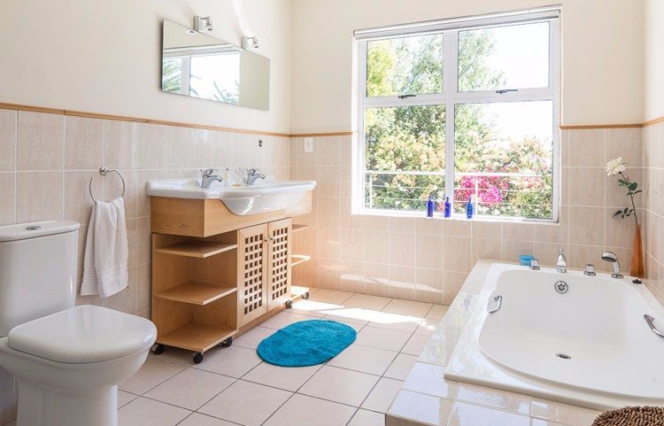 Photo 11 of 8 Apostle Road Villa accommodation in Llandudno, Cape Town with 4 bedrooms and 4.5 bathrooms