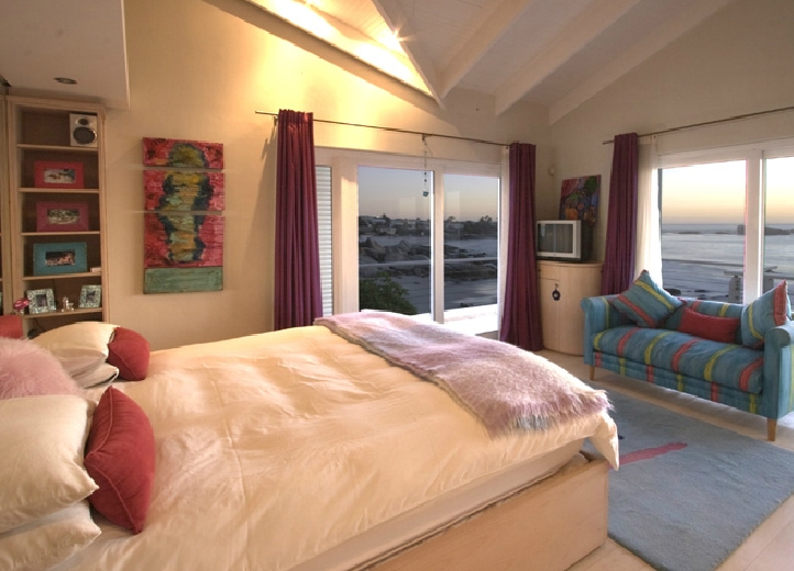 Photo 5 of Bungalow Comley accommodation in Clifton, Cape Town with 3 bedrooms and 2 bathrooms