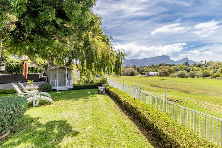 Photo 13 of Constantia Bliss accommodation in Constantia, Cape Town with 6 bedrooms and 4 bathrooms