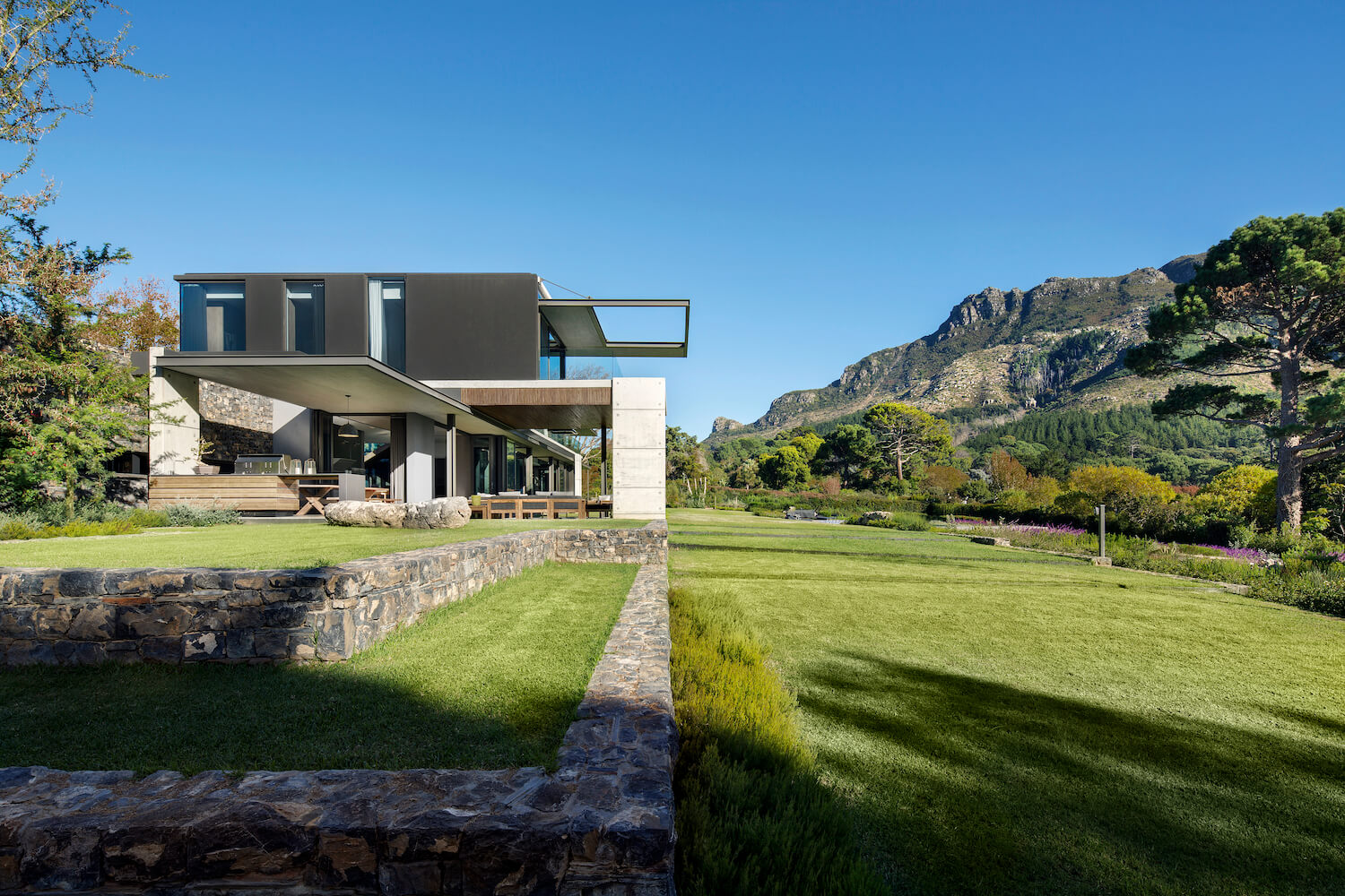 Photo 1 of Constantia Dawn Villa accommodation in Constantia, Cape Town with 5 bedrooms and 5 bathrooms