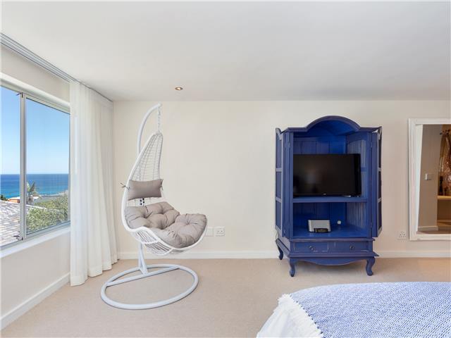 Photo 12 of Summer Place accommodation in Camps Bay, Cape Town with 3 bedrooms and 3 bathrooms