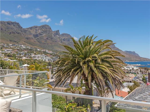 Photo 2 of Summer Place accommodation in Camps Bay, Cape Town with 3 bedrooms and 3 bathrooms