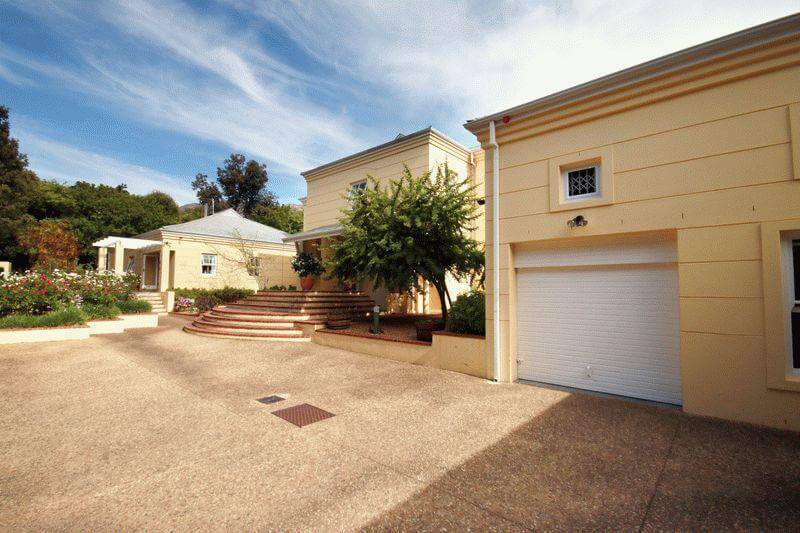 Photo 10 of The Vintage Constantia accommodation in Constantia, Cape Town with 6 bedrooms and 6.5 bathrooms