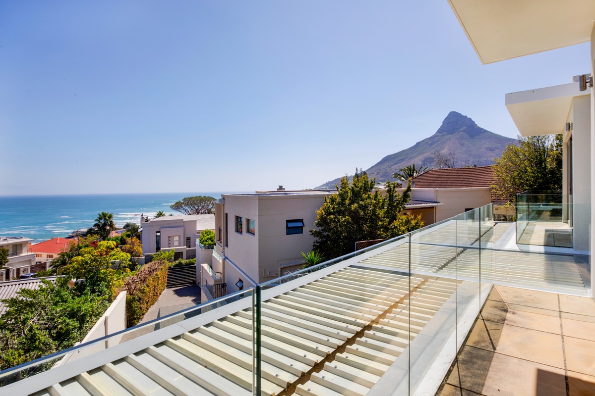 Photo 10 of Villa Sekoma accommodation in Camps Bay, Cape Town with 4 bedrooms and 4 bathrooms