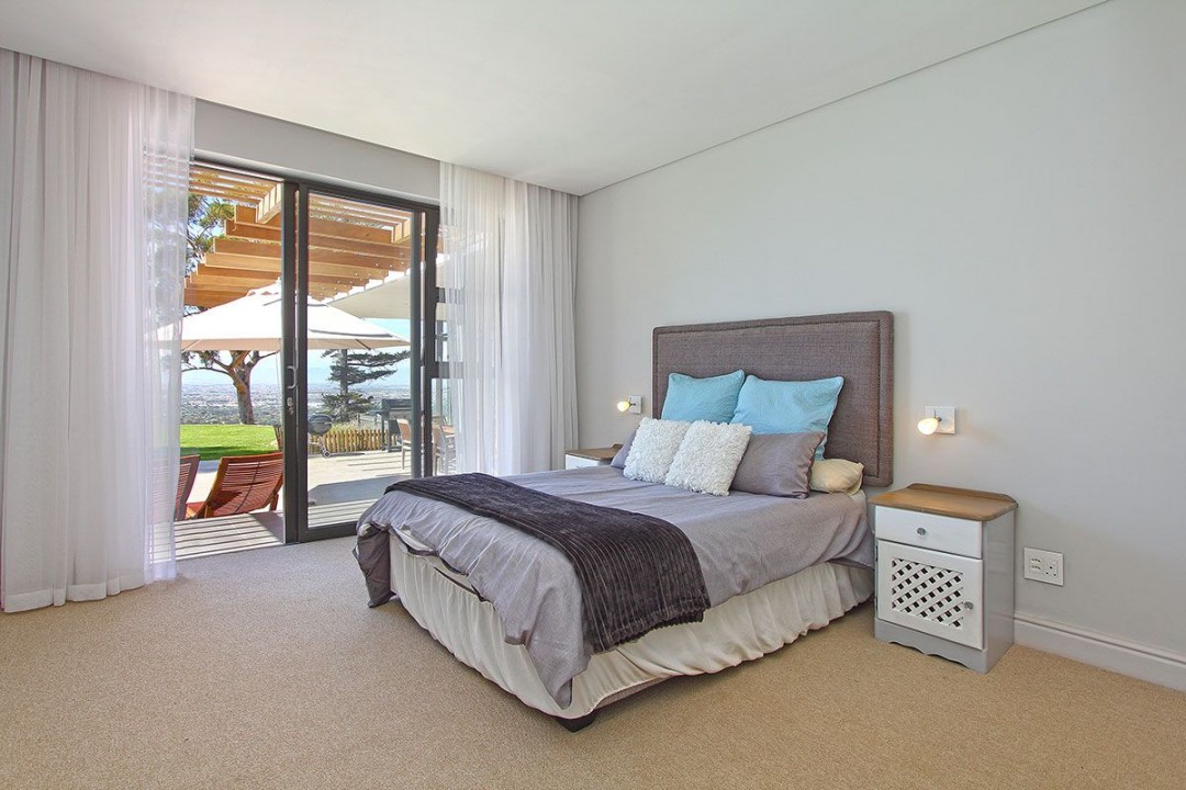Photo 14 of Villa Steenberg accommodation in Steenberg, Cape Town with 4 bedrooms and 4 bathrooms