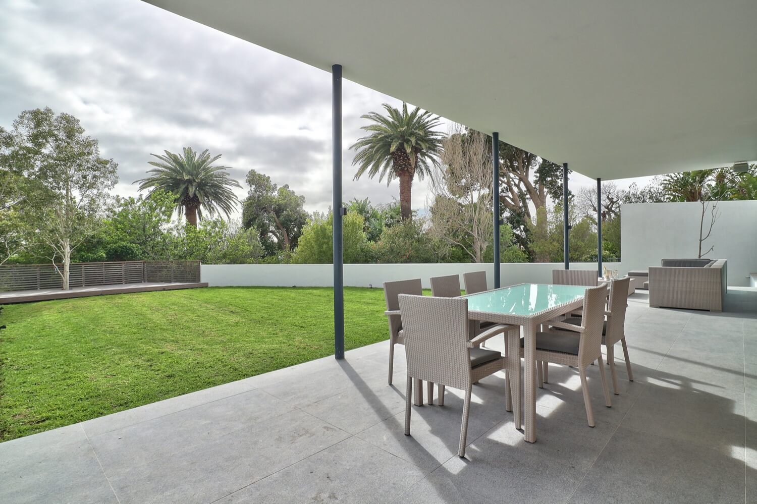 Photo 22 of Villa Glen accommodation in Higgovale, Cape Town with 5 bedrooms and 5 bathrooms