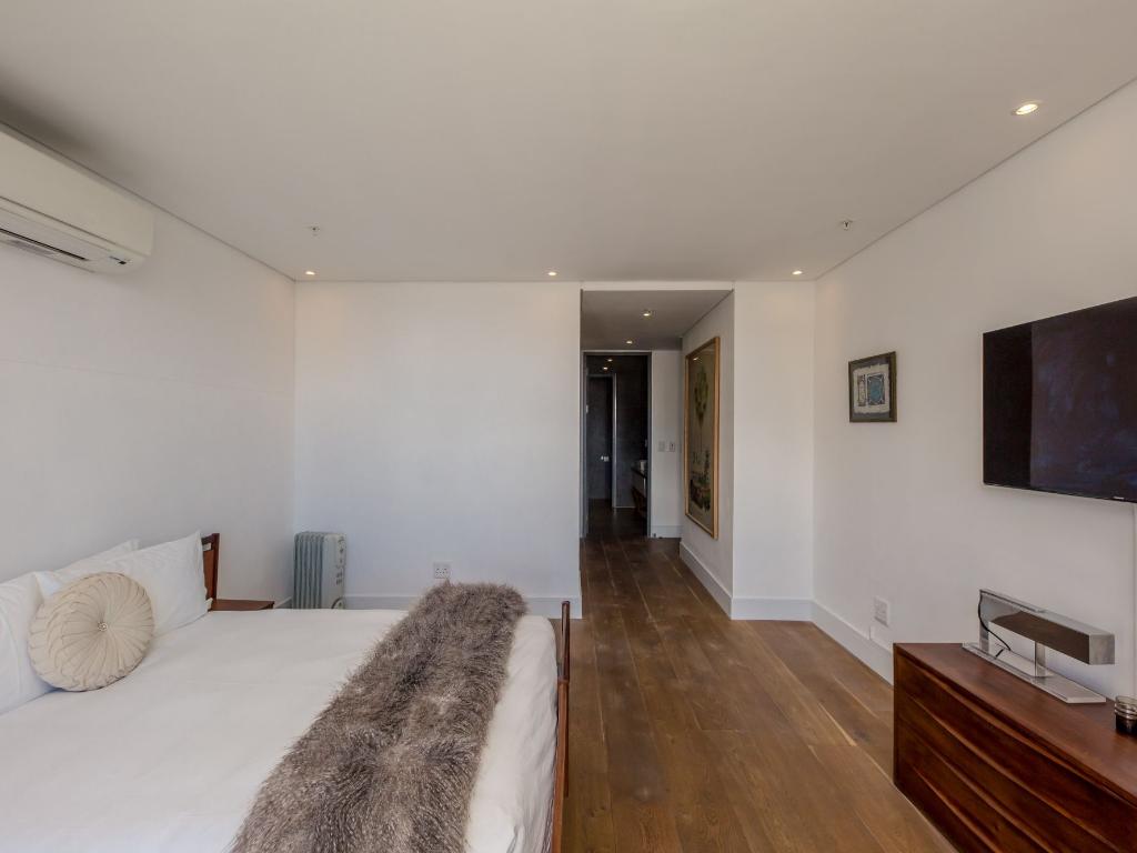 Photo 13 of Waterfront Lights accommodation in De Waterkant, Cape Town with 2 bedrooms and 2 bathrooms