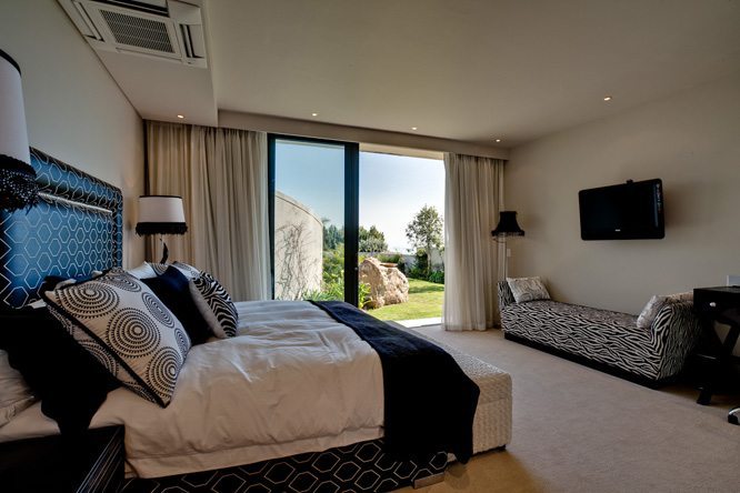 Photo 1 of Alexandra Grand accommodation in Fresnaye, Cape Town with 6 bedrooms and 6.5 bathrooms