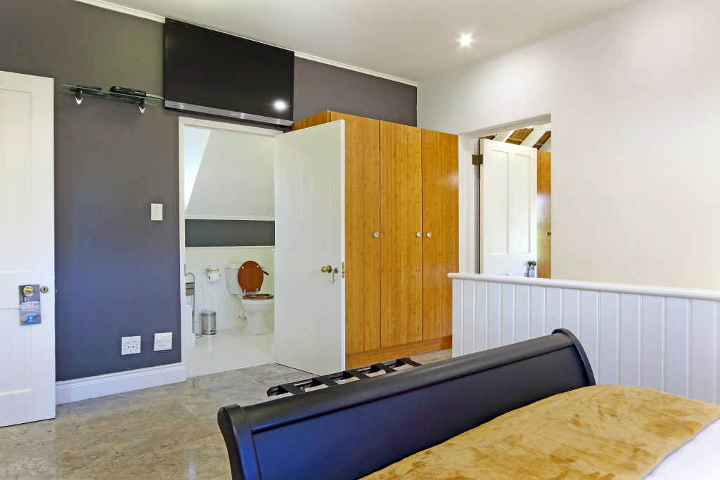 Photo 2 of Alphens Edge Boutique Retreat accommodation in Constantia, Cape Town with 7 bedrooms and 7 bathrooms