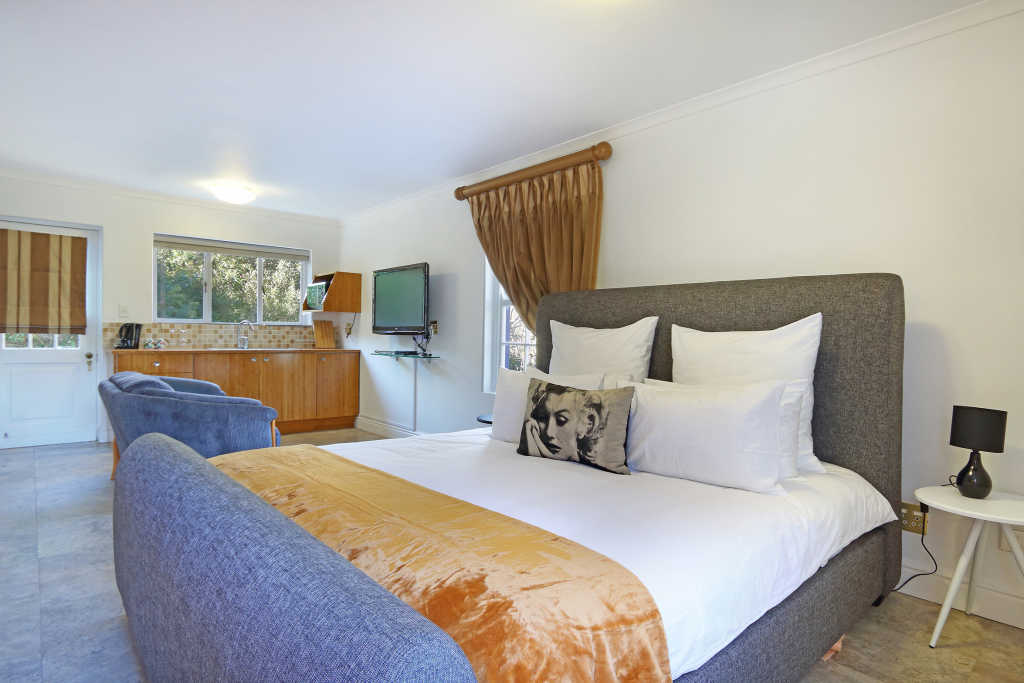 Photo 1 of Alphens Edge Boutique Retreat accommodation in Constantia, Cape Town with 7 bedrooms and 7 bathrooms