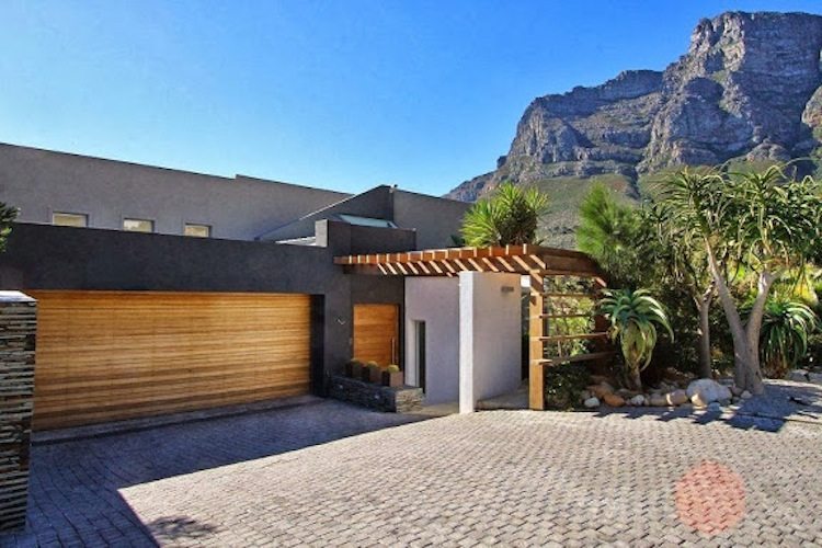 Photo 12 of Aqua Views accommodation in Camps Bay, Cape Town with 5 bedrooms and 4 bathrooms