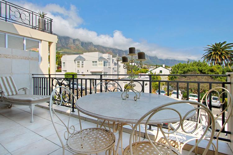 Photo 2 of Argyle Delight accommodation in Camps Bay, Cape Town with 4 bedrooms and 3 bathrooms