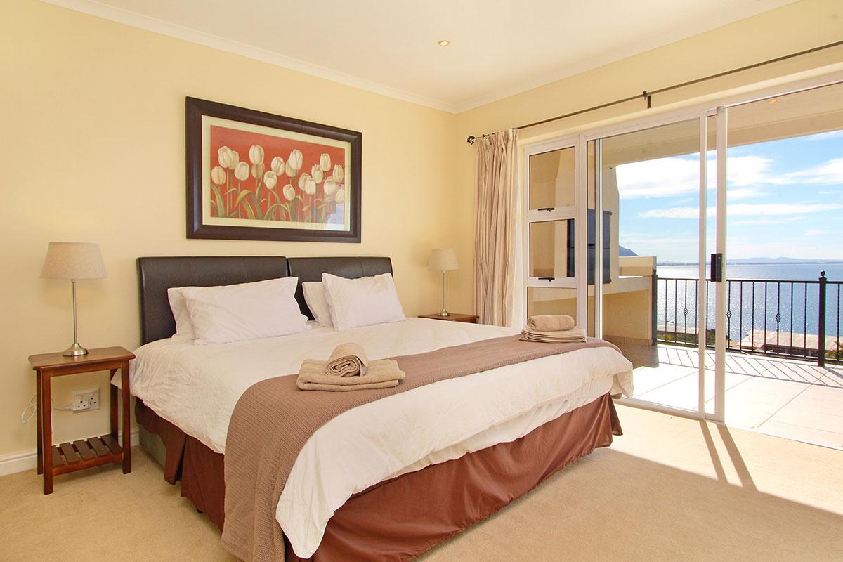 Photo 6 of Ark Rock accommodation in Simons Town, Cape Town with 6 bedrooms and 4 bathrooms
