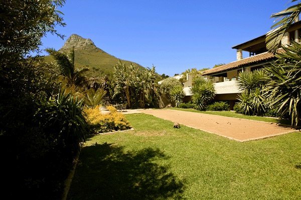 Photo 3 of Atholl Villa Camps Bay accommodation in Camps Bay, Cape Town with 4 bedrooms and 3 bathrooms