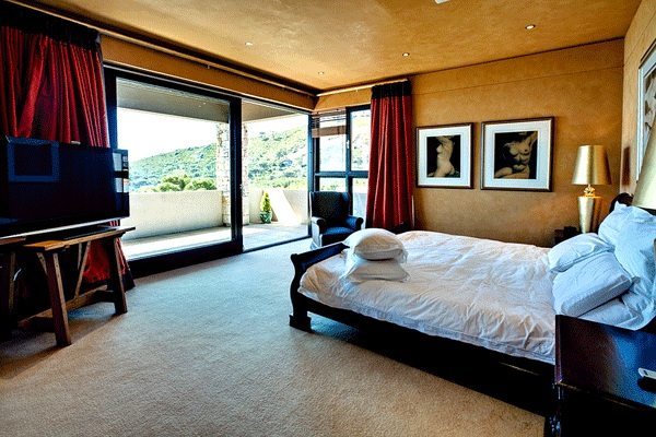 Photo 9 of Atholl Villa Camps Bay accommodation in Camps Bay, Cape Town with 4 bedrooms and 3 bathrooms