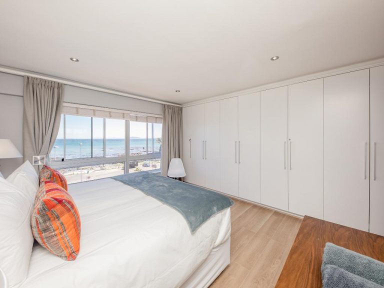 Photo 15 of Atlantic Views accommodation in Mouille Point, Cape Town with 2 bedrooms and 2 bathrooms