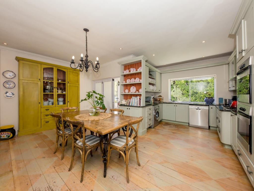 Photo 2 of Ave Des Huguenots accommodation in Fresnaye, Cape Town with 4 bedrooms and 3 bathrooms