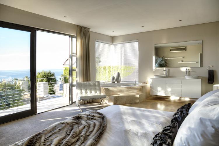 Photo 8 of Avenue La Croix 55 accommodation in Fresnaye, Cape Town with 4 bedrooms and 3 bathrooms