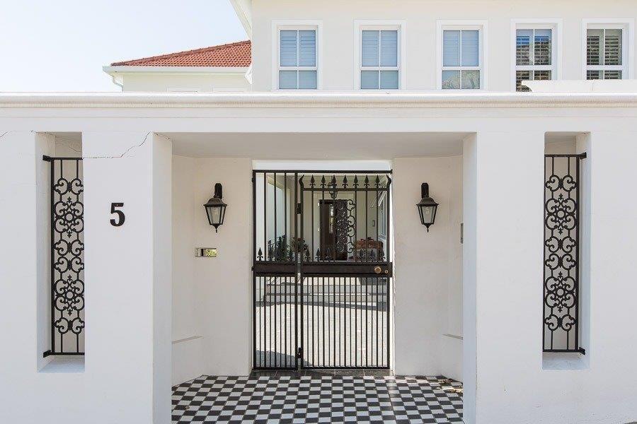 Photo 17 of Avenue Le Hermite accommodation in Fresnaye, Cape Town with 5 bedrooms and 4 bathrooms