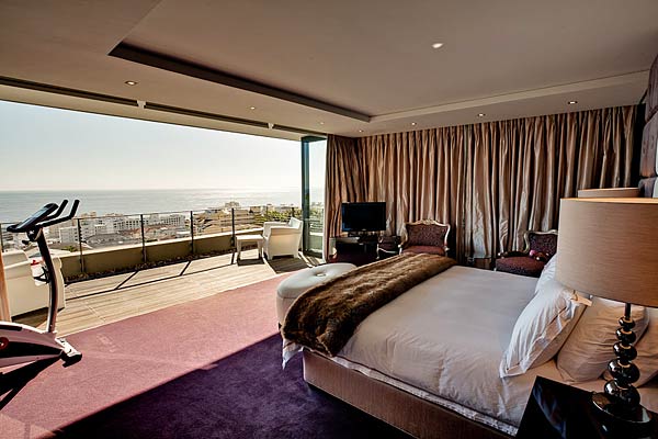 Photo 13 of Avenue Marina accommodation in Fresnaye, Cape Town with 4 bedrooms and 3 bathrooms