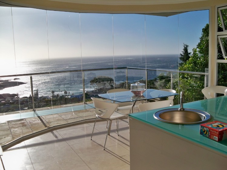 Photo 11 of Azure Blue accommodation in Llandudno, Cape Town with 5 bedrooms and 4 bathrooms