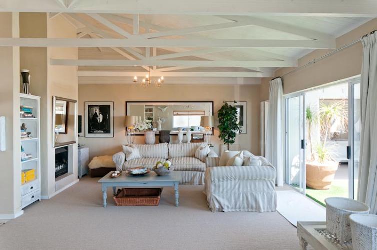 Photo 11 of Bakoven Bungalow accommodation in Bakoven, Cape Town with 4 bedrooms and 4 bathrooms