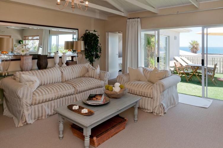 Photo 1 of Bakoven Bungalow accommodation in Bakoven, Cape Town with 4 bedrooms and 4 bathrooms