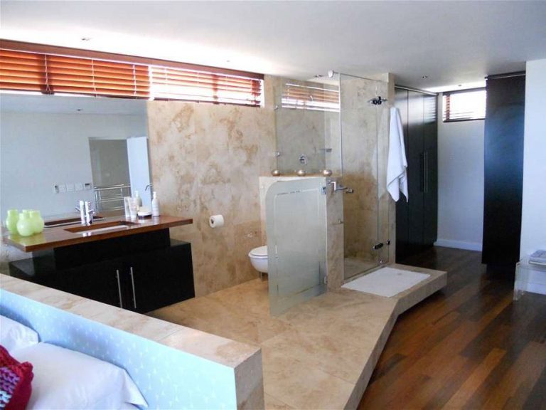 Photo 3 of Bakoven Villa 2 accommodation in Bakoven, Cape Town with 5 bedrooms and 4.5 bathrooms