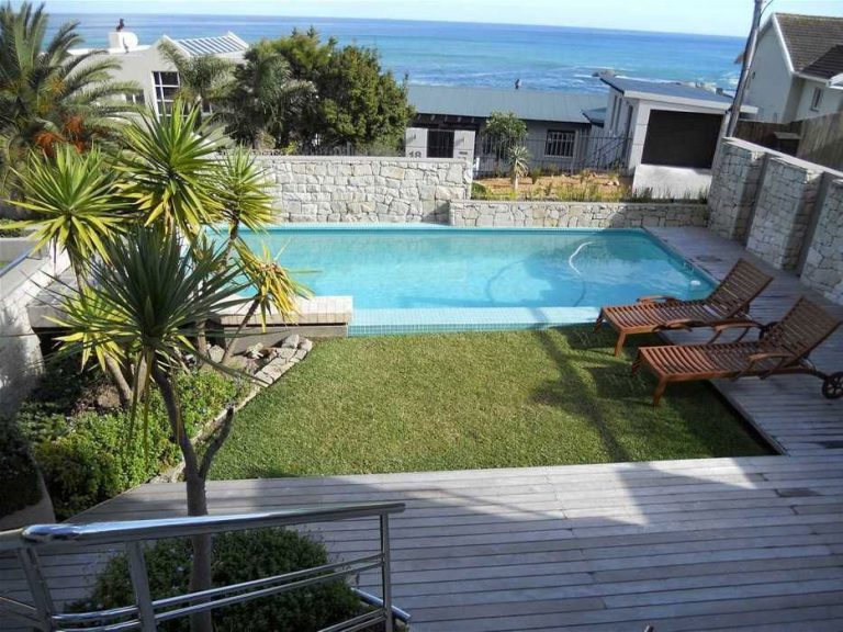 Photo 4 of Bakoven Villa 2 accommodation in Bakoven, Cape Town with 5 bedrooms and 4.5 bathrooms