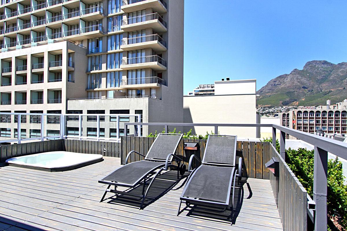 Photo 12 of Bandar Place accommodation in City Centre, Cape Town with 2 bedrooms and 2 bathrooms