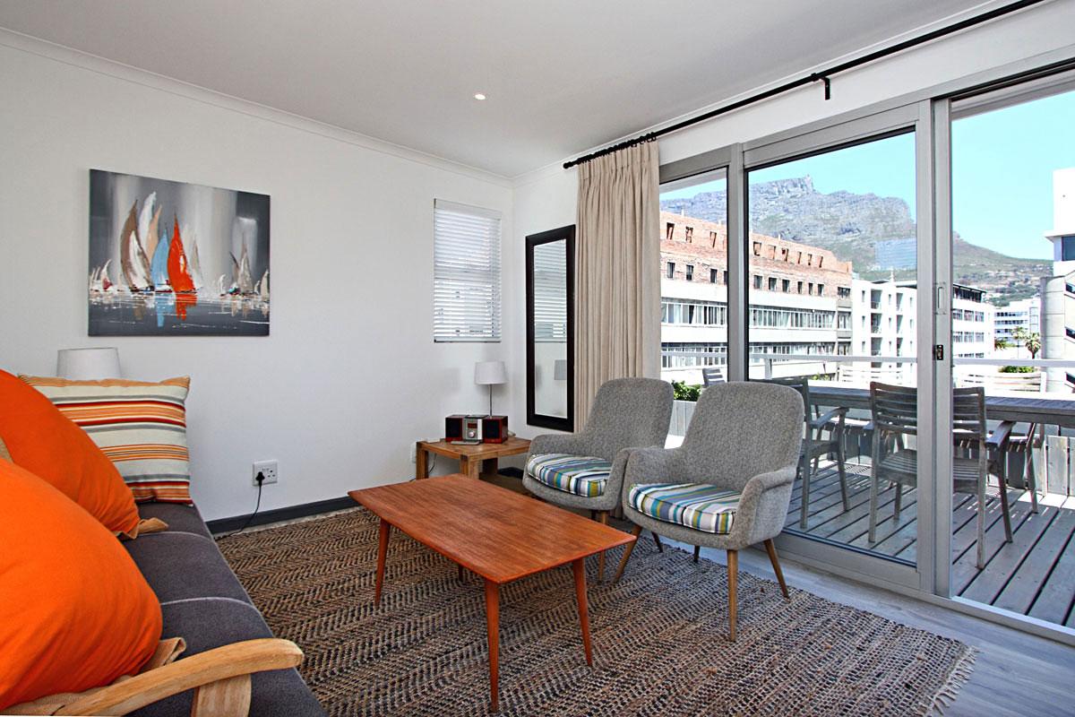 Photo 14 of Bandar Place accommodation in City Centre, Cape Town with 2 bedrooms and 2 bathrooms