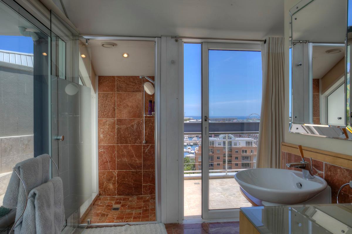 Photo 17 of Bannockburn Penthouse accommodation in V&A Waterfront, Cape Town with 3 bedrooms and 2.5 bathrooms