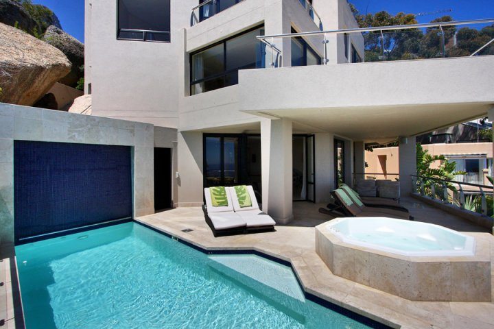 Photo 3 of Bantry Bay Rocks accommodation in Bantry Bay, Cape Town with 4 bedrooms and 2 bathrooms
