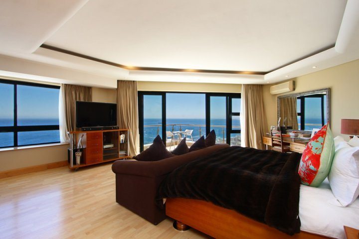 Photo 11 of Bantry Bay Rocks accommodation in Bantry Bay, Cape Town with 4 bedrooms and 2 bathrooms