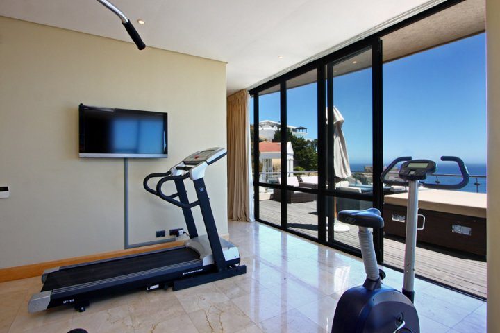 Photo 15 of Bantry Bay Rocks accommodation in Bantry Bay, Cape Town with 4 bedrooms and 2 bathrooms