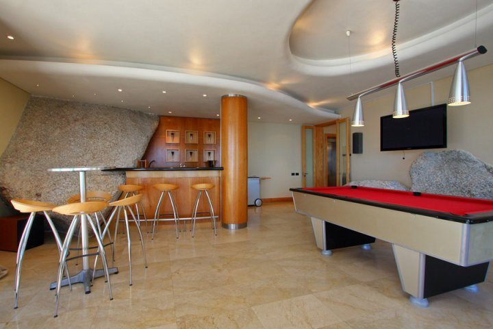 Photo 16 of Bantry Bay Rocks accommodation in Bantry Bay, Cape Town with 4 bedrooms and 2 bathrooms