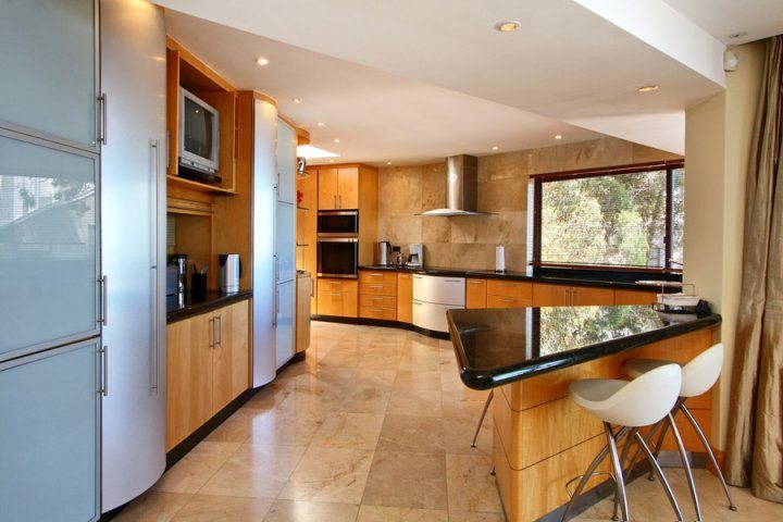 Photo 20 of Bantry Bay Rocks accommodation in Bantry Bay, Cape Town with 4 bedrooms and 2 bathrooms